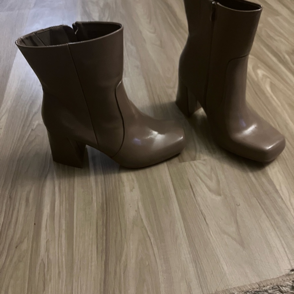 Elegant Tan Ankle Boots